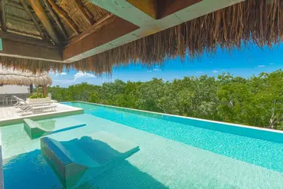 Fabulous 2bd, rooftop pool, cinema, sauna