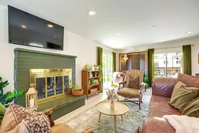 Image de Near Shops & Eats: Elegant Home in Wheat Ridge!