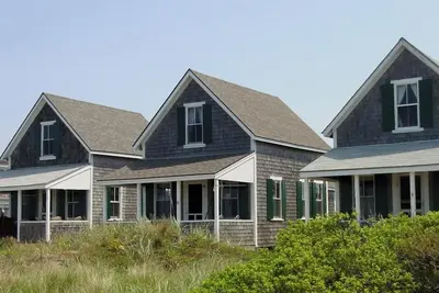 Image de Iconic, historic cottage overlooking Cape Cod Bay