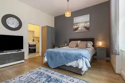 Image de Tenby Studio Apartment - Stroll to Beach and Town