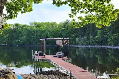 Image de Waterfont close to town and walking trails with country feel