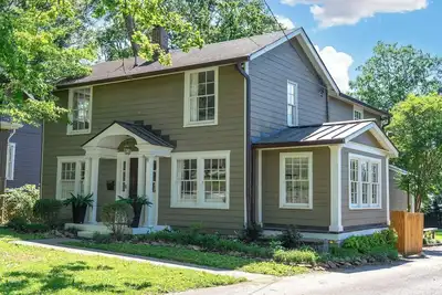 Image de Historic Holloway Haven 5-bedroom house in Dt Franklin w/ fire-pit