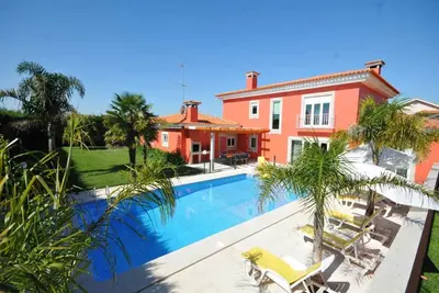 Image de Quaint Esposende Villa | 5 Bedrooms |.