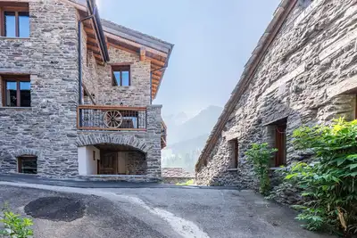 Image de Appartement \"Ô Canton\" avec vue sur les montagnes, terrasse privée et Wi-Fi