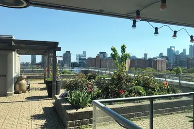 Image de Luxurious 2 Bed Condo with large balcony and private garden