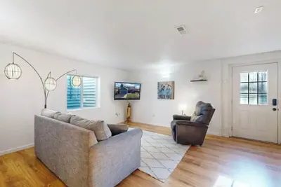 Image de Charming 2-bedroom home with Private Home Theater 7. 2 dolby