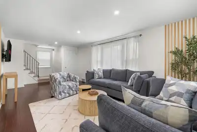 Image de Luxe Aura Residence in Buffalo, Game Room, Safe Neighborhood, Centrally Located