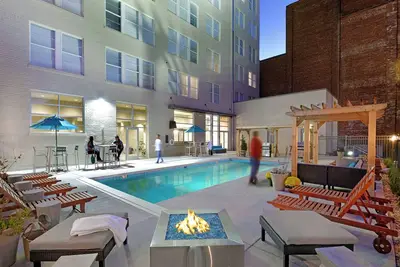 Image de Sleepover Adorable 1bd/1ba + Gym - Downtown Springfield