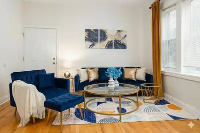 Image de 15mins Dt | Wicker Park Gem | Sleeps 7 | FreePark