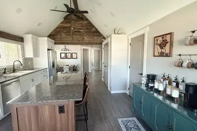 Image de The House on 100 West. Walk to downtown. Easy drive to Zion and North Rim.