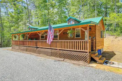 Image de Private + Secluded: Open-Concept Sevierville Cabin