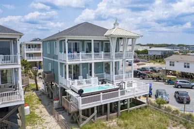 Image de Newly Listed Oceanfront Home, Large Heated Swim Spa, Elevator, Easy Beach Access