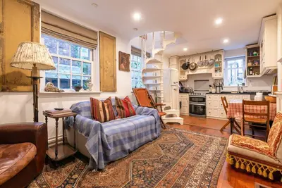 Image de Character Cottage In Historic Hampstead