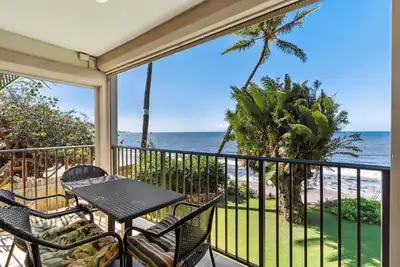 Image de Kihei Beach #210 – Oceanfront Gem with A/C, Lanai, Pool and Sugar Beach Access