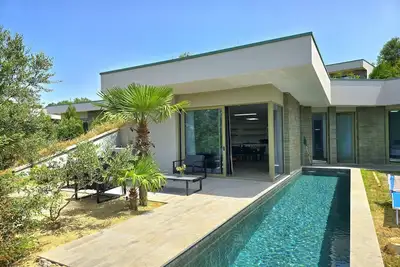Image de Maison près de Rodonit Plage avec Jardin