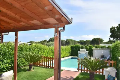 Image de Villa à Gjiri i Lalzit près de Beduin Beach