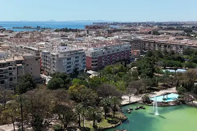 Image de An apartment with a view of the Park of Nations and the pink salt lakes.