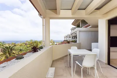Image de Appartement de Luxe avec Vues Imprenables sur la Mer et les Bananeraies