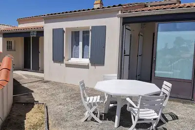 Image de Maison rénovée à 400m de la plage du Phare, idéale pour 6 pers.