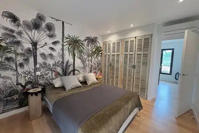 Image de Villa au grand calme, vue mer, idéalement située entre Cannes et Juan-les-Pins