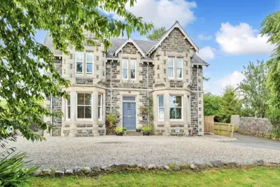 Image de Luxury Getaway in Pitlochry – 6 Bedrooms, 5 Baths, Hot Tub & Scenic Views