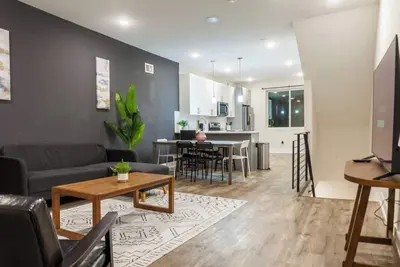 Image de Stylish 4Bed _4Bath/PingPong+Sleeps12-W/D+WiFi