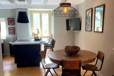 Image de Charmante maison de ville avec Home ciné et Baignoire Balnéo