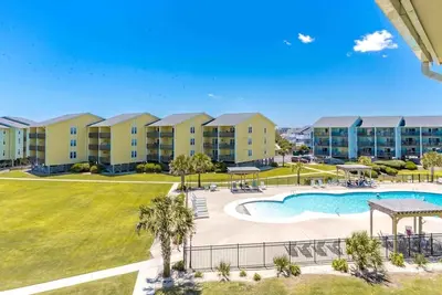 Image de 638 Surf Condo - 2 Br on 3rd Floor; Community Pool
