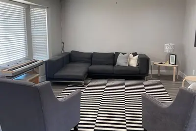 Image de Spacious 4-bedroom renovated home in scenic Sacramento
