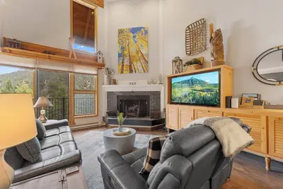 Image de Charming Condo w/ Fireplace & Balcony – 5 Minute Drive to River Run Village