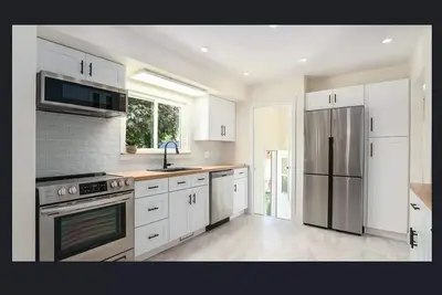 Image de Beautiful Kingston House - 5 bedrooms, 2 Full bathrooms, 2 kitchens