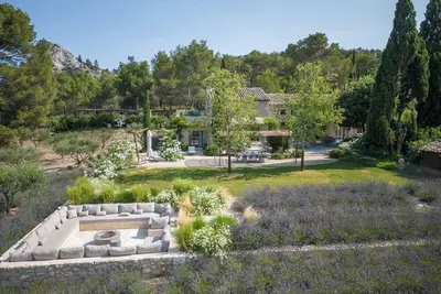 Image de Magnifique maison en Provence avec piscine naturelle et champ de lavandes