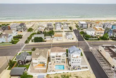 Image de Luxury 5br Beach House with Pool, Ocean Views, Elevator – Steps to Sand!