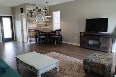 Super Clean Executive Rental 3/2 house in Sulphur Minutes from Frasch Ballpark