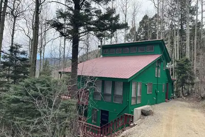 Image de Treetops! Newly Remodeled Ski Valley Cabin