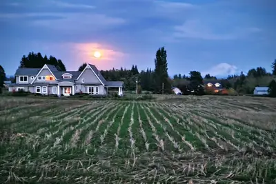 Image de Charming 4-bedroom home with WiFi, Ac and Mt. Baker views