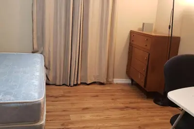Image de London Ontario no more than 2 persons in a room and minimum $100 x 2 days=$200