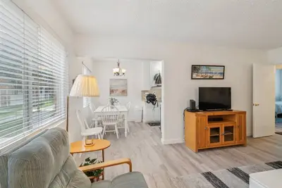 Image de New! Beautiful 2 Bed Beach Getaway #115 by Sunset Shores Condominiums