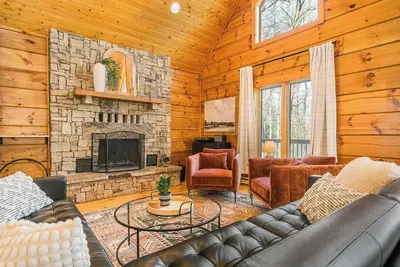 Image de Private 2 acre Scandinavian-inspired cabin with curated spaces for all ages