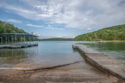 Image de Family Friendly Lakefront with Private Dock, Fire Pit, Near Marinas