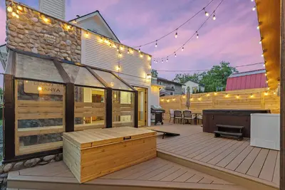 Image de Cda Beach Spa Retreat W/ 2 Hot Tubs, Sauna and Cold Plunge and Large Patio