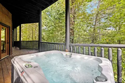 Image de Discount|Pool Table|Hot Tub|Fire Pit|New!