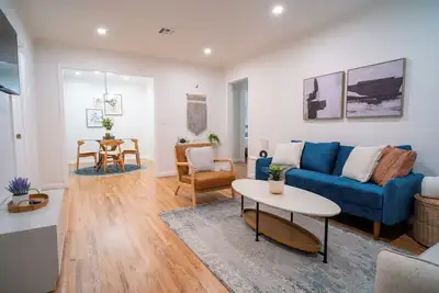 Image de Charming 3-bedroom home with WiFi, hot tub, Ac in Tulsa near the Gathering Place