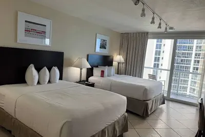 Image de Ocean View Condo with Balcony -Sunny Isles Beach