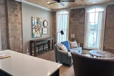 Image de Renovated historic apartment in Hopkinsville near trails, shops, and dining.