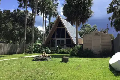 Image de 2-bedroom A-frame house in beautiful oasis, Fort McCoy.