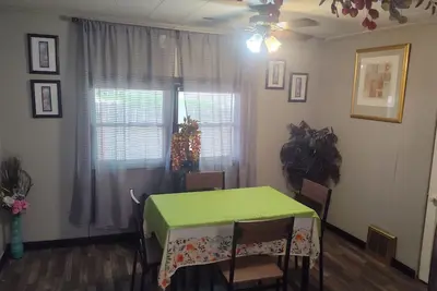 Image de Cozy Retreat 1-bedroom house in lovely Cedar Rapids with WiFi, Ac