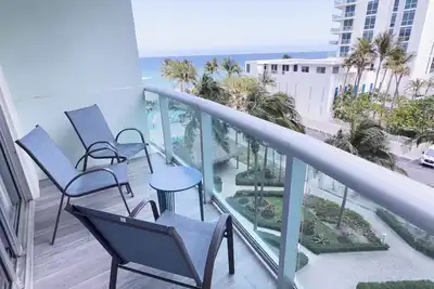 Image de Luxury Ocean View 1br/1ba - The Tides 5k Hollywood Beach