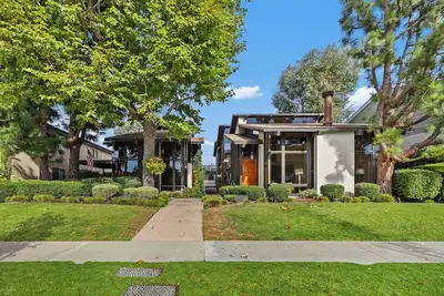 Image de Welcome to your Coastal Sanctuary, 2 bedroom, 1. 5 bath townhome in Dana Point