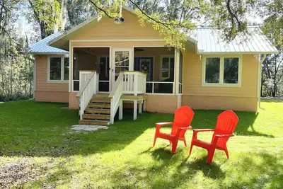 Image de Sandy Toes Bungalow-Lakeside, 2/2, Wifi, firepit, boats in Historic Melrose